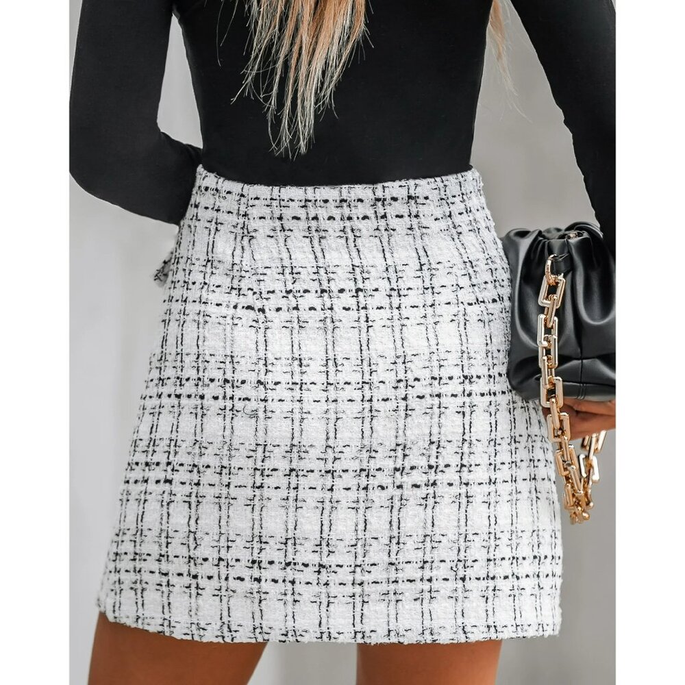 CUPSHE WOVEN WHITE AND BLACK PLAID MINI SKIRT SIZE LARGE NWT - Picture 3 of 10